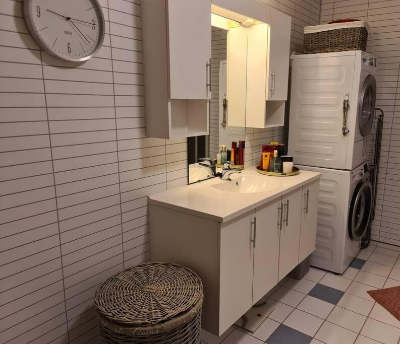 Koselig Og Moderne Leilighet, Meget Sentralt I Narvik Med Gratis Parkering! Extérieur photo